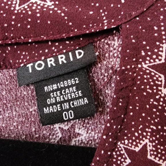 Torrid Burgundy Star Print Choker Top - Galaxy Chic in Size 00 XL! - Picture 4 of 13